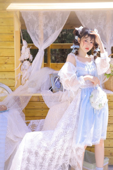 《年轻女教师4》在线观看